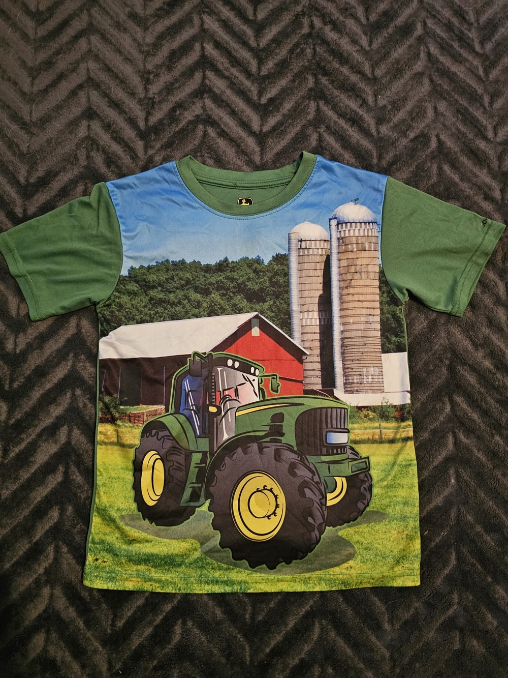 🚜 John Deere Tractor Farm Graphic Shirt – Kids Size 7